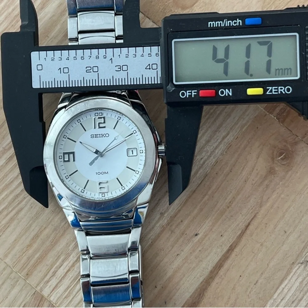 Seiko Luxury Men's Watch Stainless Bracelet Large Round White Dial Date Window